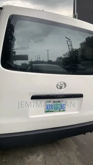Toyota HiAce 2018 White