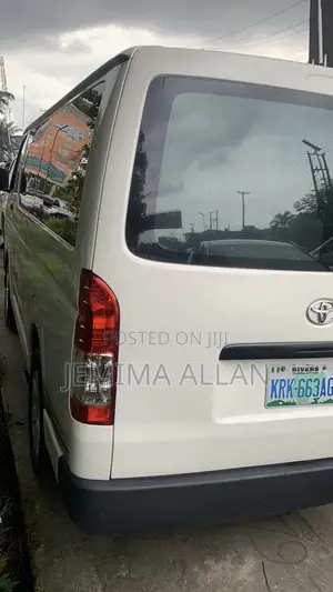 Toyota HiAce 2018 White
