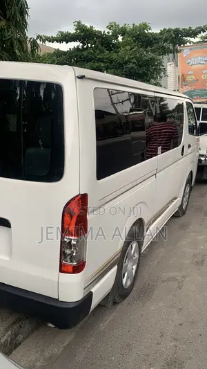Toyota HiAce 2018 White