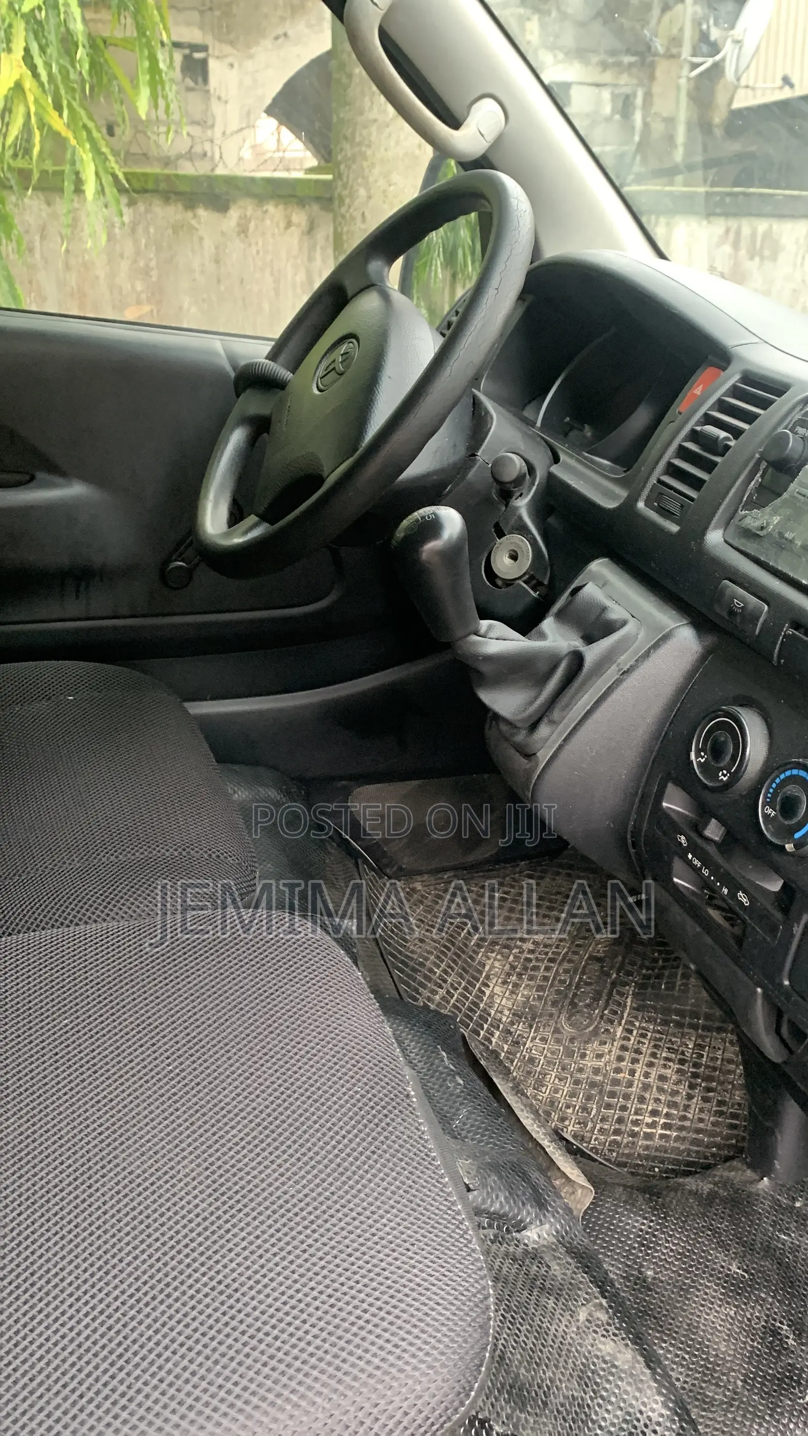 Toyota HiAce 2018 White