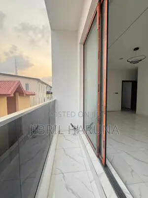 2bdrm Block of Flats in Chevron for rent