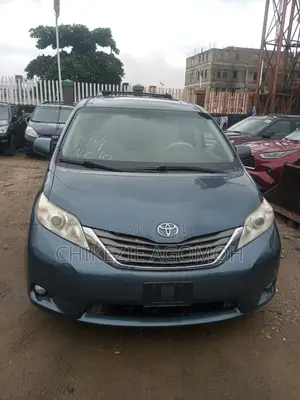 Toyota Sienna XLE FWD 8-Passenger 2013 Blue