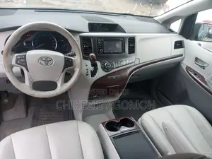 Toyota Sienna 2014 Blue