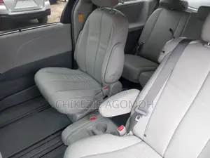 Toyota Sienna XLE FWD 8-Passenger 2013 Blue