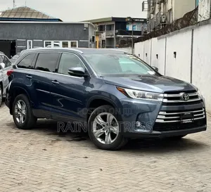 Toyota Highlander 2018 Blue