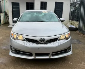 Toyota Camry SE 4dr Sedan (2.5L 4cyl 6A) 2013 Silver