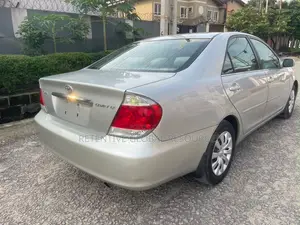 Toyota Camry LE 4dr Sedan (2.4L 4cyl 5A) 2005 Silver
