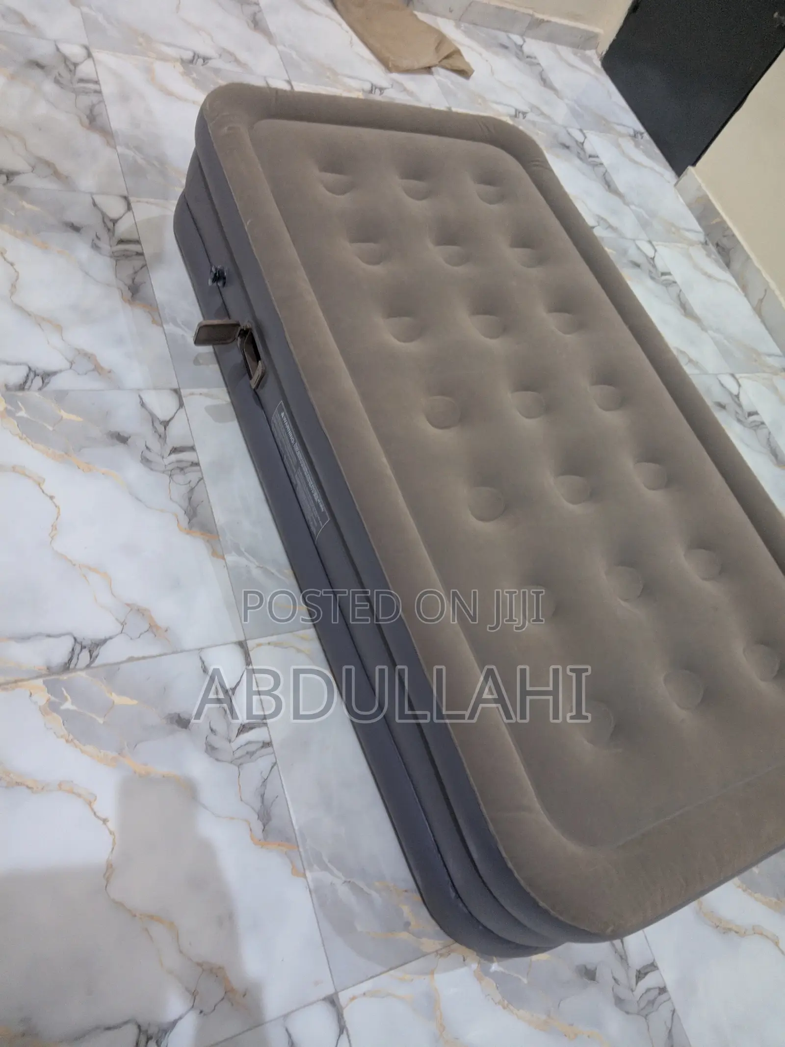 Inflatable Bed With Automatic Rechargeable Pump