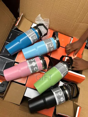 Insulated Vacuum Stainless Steel Tumbler With Handle and Sucker