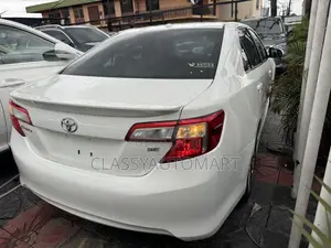 Toyota Camry SE V6 4dr Sedan (3.5L 6cyl 6A) 2012 White