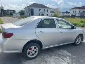 Toyota Corolla 2010 Silver