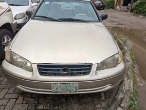 Toyota Camry 2000 Gold
