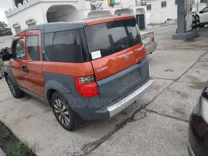 Honda Element 2004 Orange