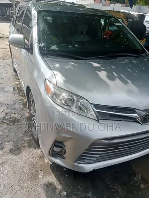Toyota Sienna 2019 Silver