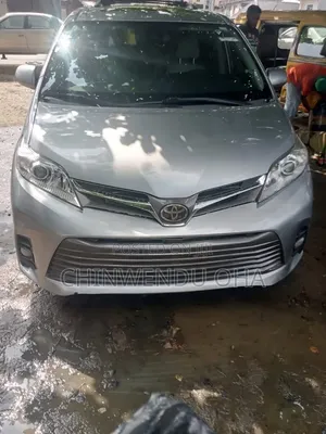 Toyota Sienna 2019 Silver