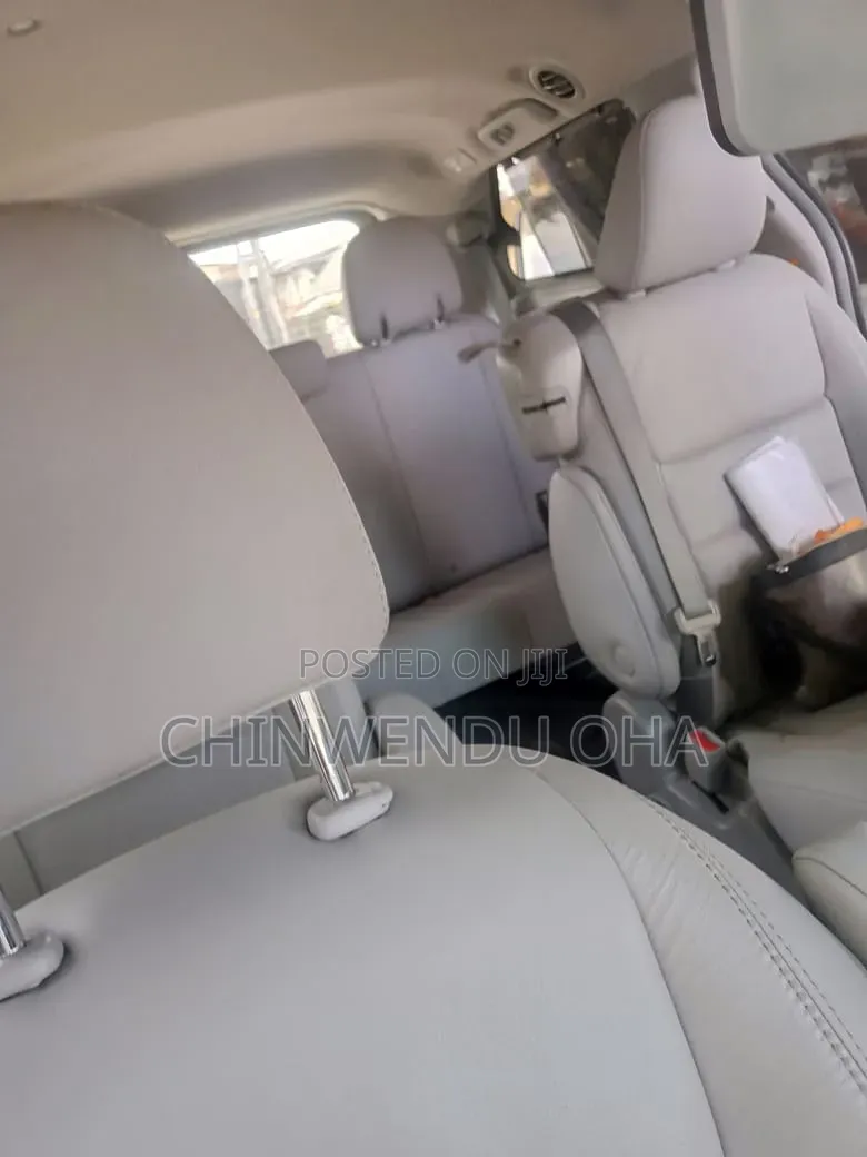 Toyota Sienna 2019 Silver