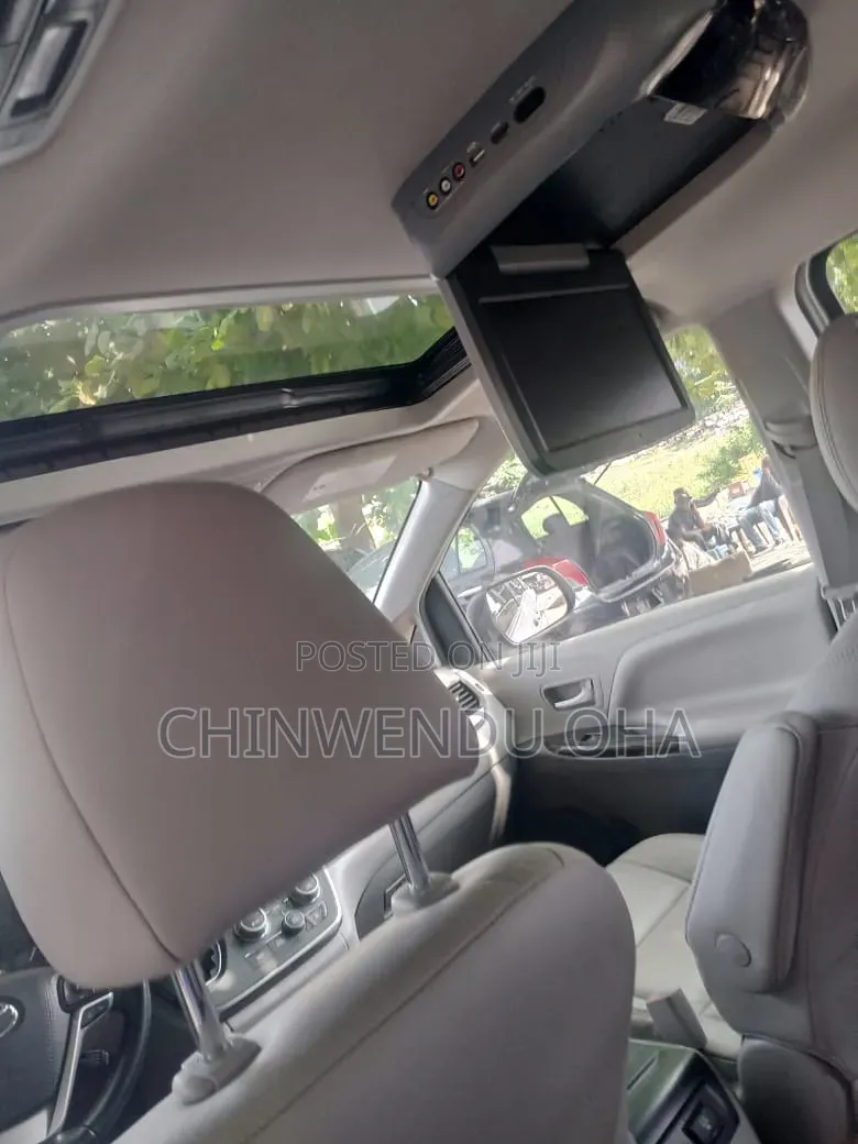 Toyota Sienna 2019 Silver
