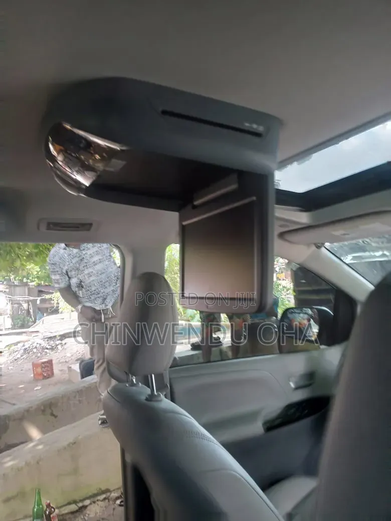Toyota Sienna 2019 Silver