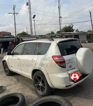 Toyota RAV4 2010 White
