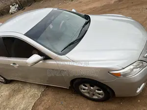 Toyota Camry 2010 Silver