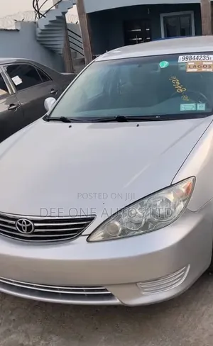 Toyota Camry LE 4dr Sedan (2.4L 4cyl 5A) 2005 Silver