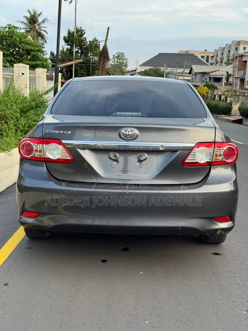 Toyota Corolla 2012 Gray