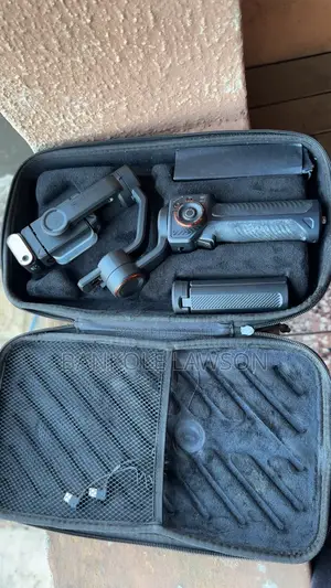 Hohem M6 Kit Gimbal With AI Fill Light and Wireless Remote