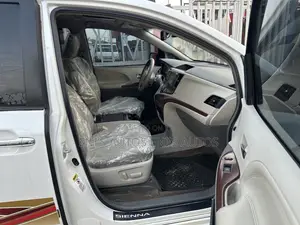 Toyota Sienna Limited 7 Passenger 2012 White
