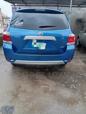Toyota Highlander 2010 Blue