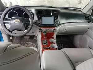 Toyota Highlander 2010 Blue
