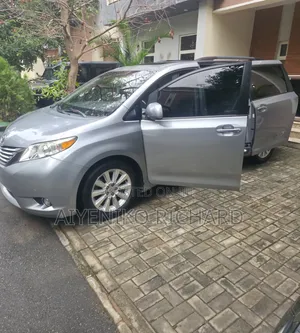Toyota Sienna 2011 Teal