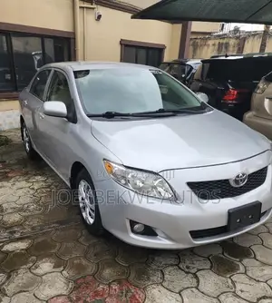 Toyota Corolla LE 4dr Sedan (1.8L 4cyl 4A) 2010 Silver