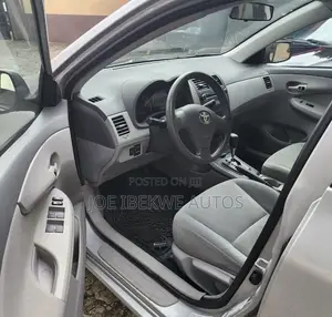 Toyota Corolla LE 4dr Sedan (1.8L 4cyl 4A) 2010 Silver