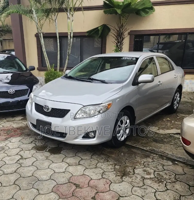 Toyota Corolla LE 4dr Sedan (1.8L 4cyl 4A) 2010 Silver