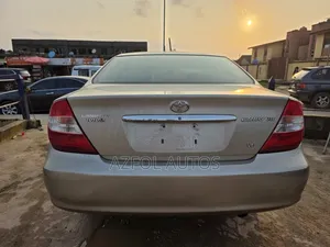 Toyota Sienna XLE AWD (3.3L V6 5A) 2004 Gold