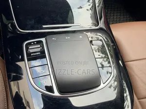 Mercedes-Benz E350 2022 Gold