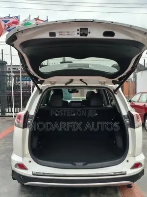 Toyota RAV4 Limited AWD (2.5L 4cyl 6A) 2016 White