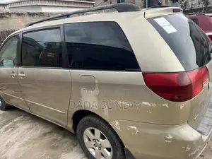 Toyota Sienna 2005 Gold