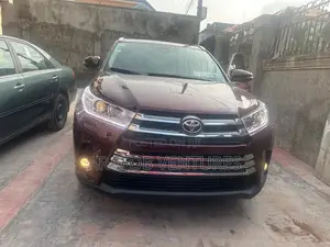 Toyota Highlander XLE 4x4 V6 (3.5L 6cyl 8A) 2018 Red