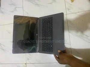 Laptop HP 240 G8 4GB AMD Ryzen 5 SSD 128GB