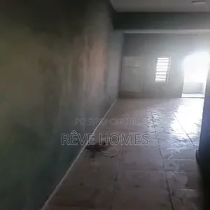 2bdrm Block of Flats in Adekunle for rent