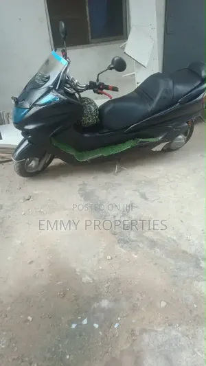 Yamaha 2010 Black
