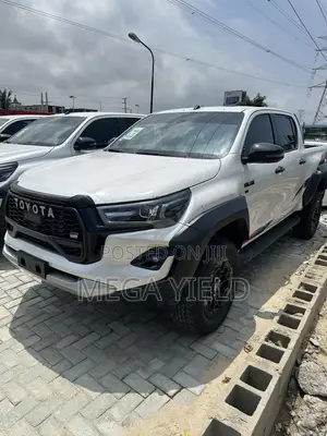 New Toyota Hilux 2025 White