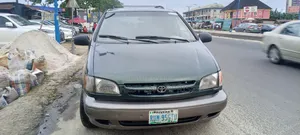 Toyota Sienna XLE 1998 Gray