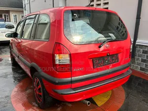 Opel Zafira 2013 Red