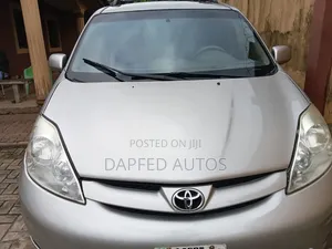 Toyota Sienna 2005 Silver