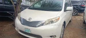 Toyota Sienna 2011 White