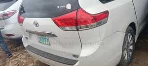Toyota Sienna 2011 White