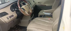 Toyota Sienna 2011 White