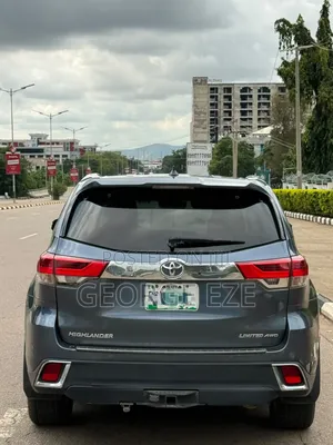 Toyota Highlander 2019 Blue